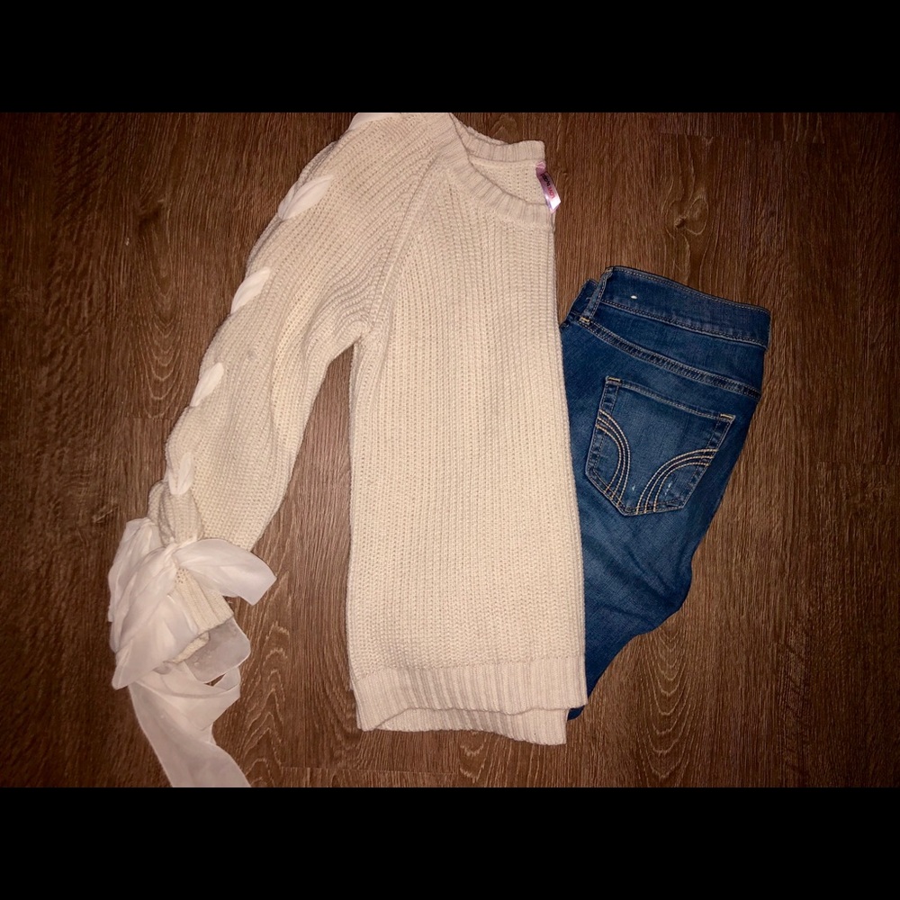 Sweater with lace up sleeves
